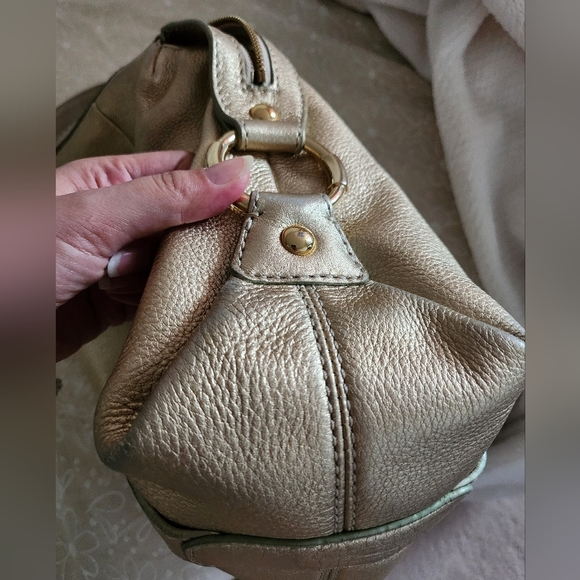 Free for any  purchase of 55$ +💗 Michael Kors Metallic Gold Fulton Bag - Picture 2 of 13